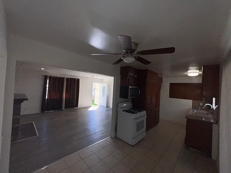 5409 48th Ave — Photo 37