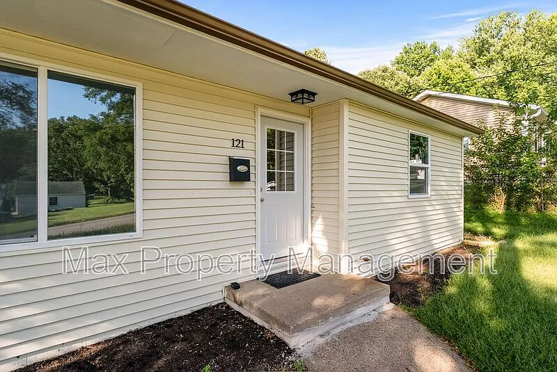 2 bed, 1.0 bath, 734 sqft, $1,500 — Photo 1
