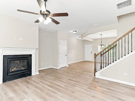 5th image of 214 Arbor Dr