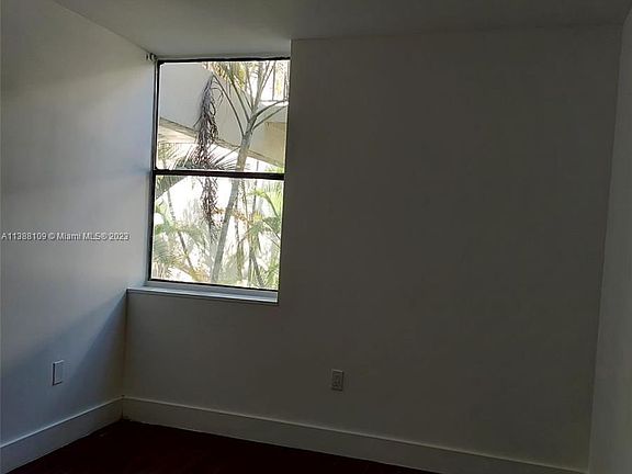 4th image of 20341 NE 30th Ave APT 122-6