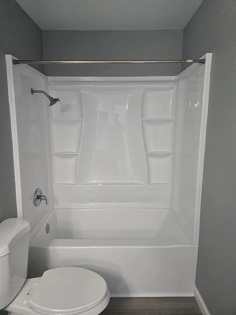 Large 1 Bed 1 Bath Condo — Photo 3