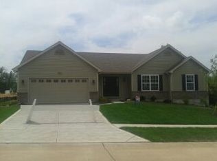 801 Autumn Bluff Ln, Wentzville, MO 63385