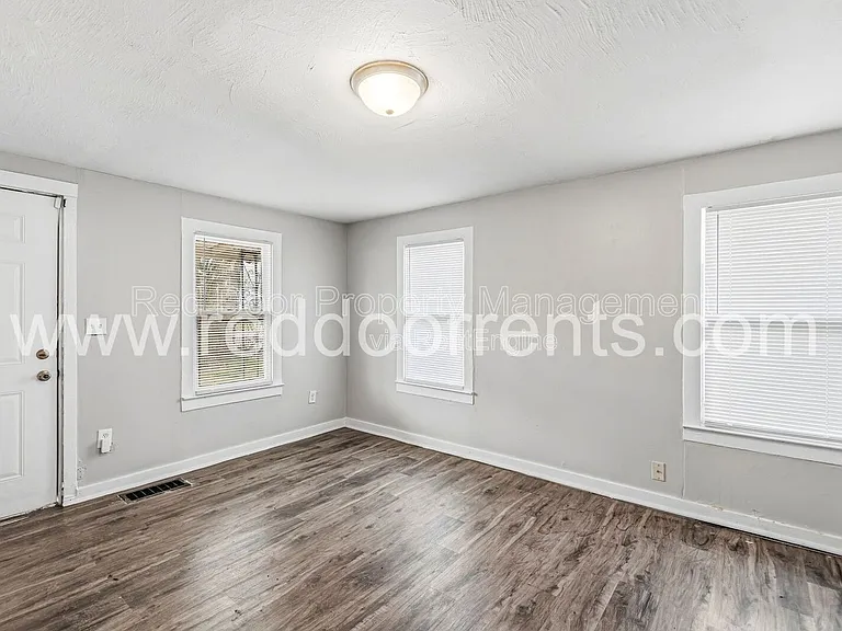 4320 E 30th St — Photo 7