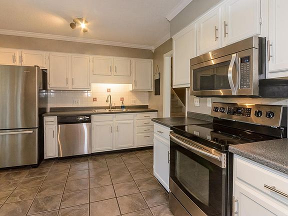 5th image of 1800 Devonwood Ct