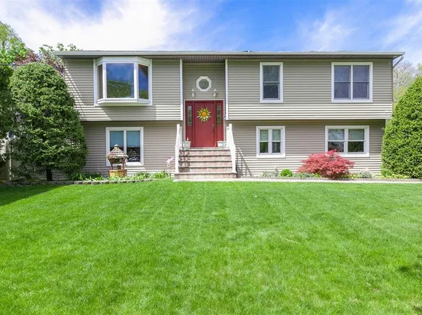 25 Dale Lane, Smithtown, NY 11787