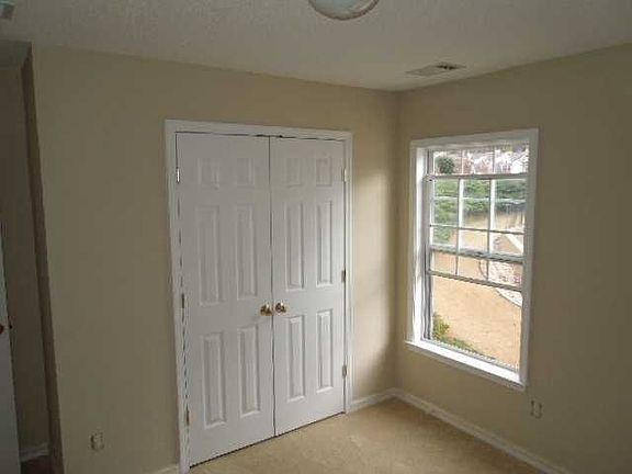 5th image of 187 Wallnut Hall Cir
