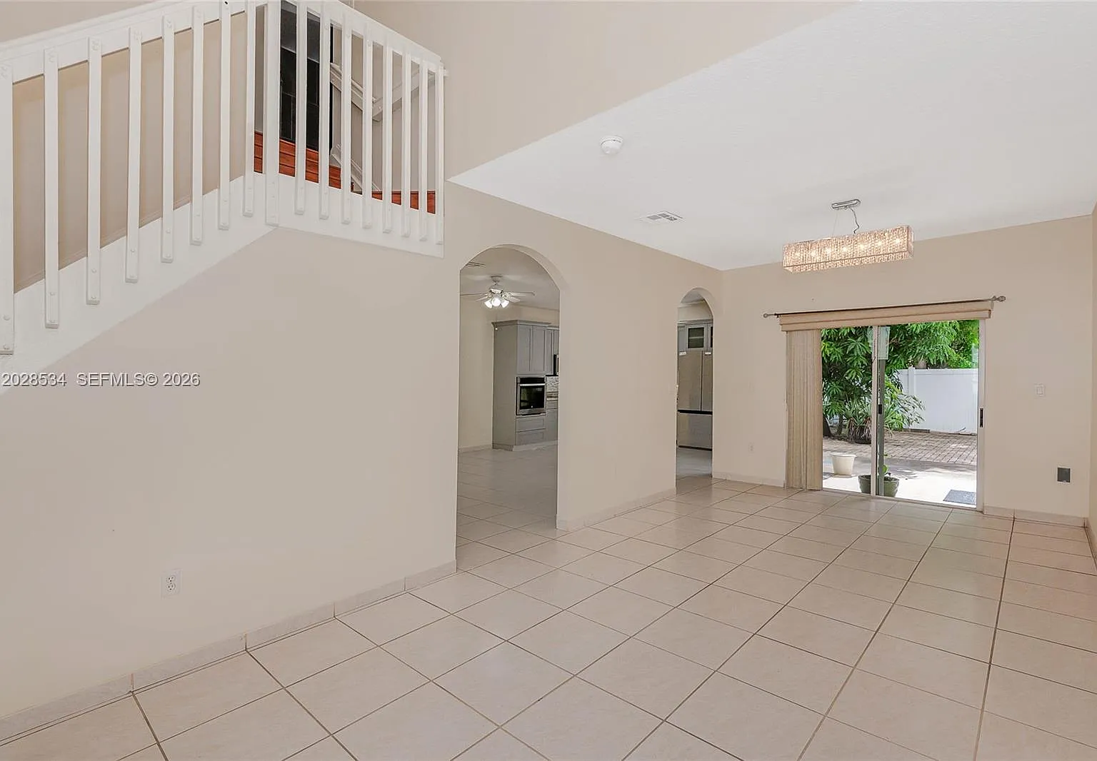 3 bed, 2.0 bath, 1804 sqft, $2,995 — Photo 2