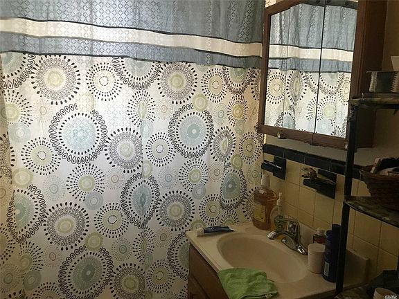 5th image of 8830 182nd St APT 6L