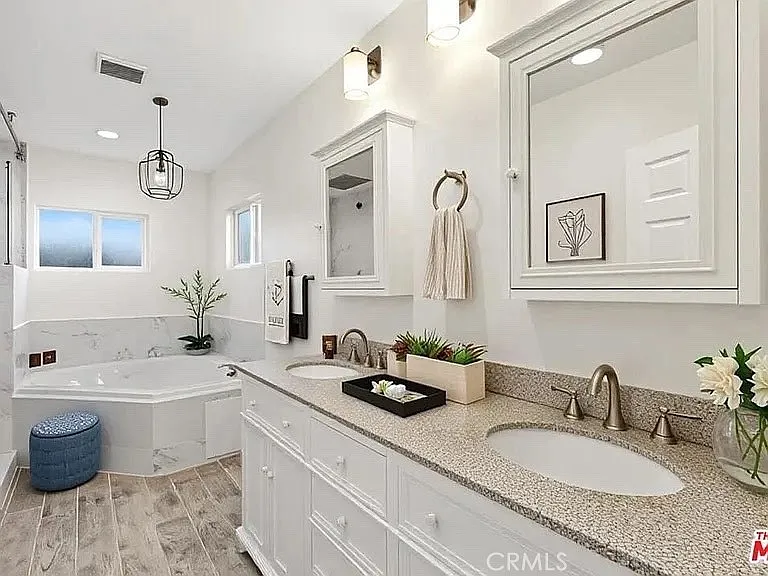 Studio, 400 sqft, $1,700 — Photo 2