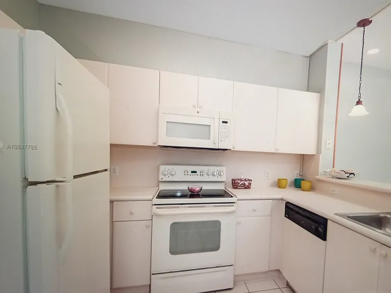 17820 NW 73rd Ave #202 — Photo 9