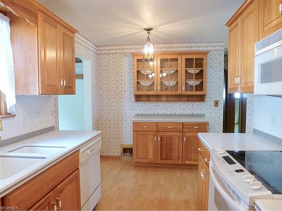 5th image of 397 E 308th St
