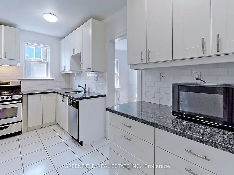 1747 Bayview Ave #UPPER — Photo 2