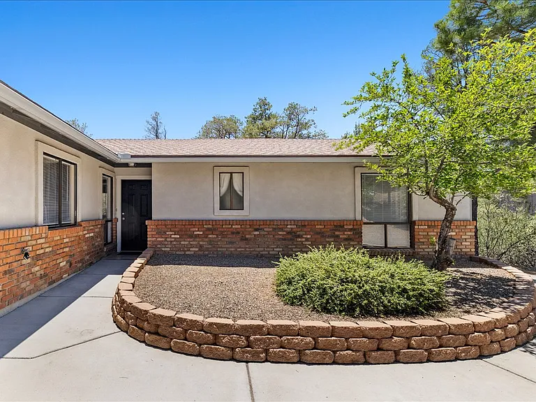 642 Sunrise Blvd — Photo 3