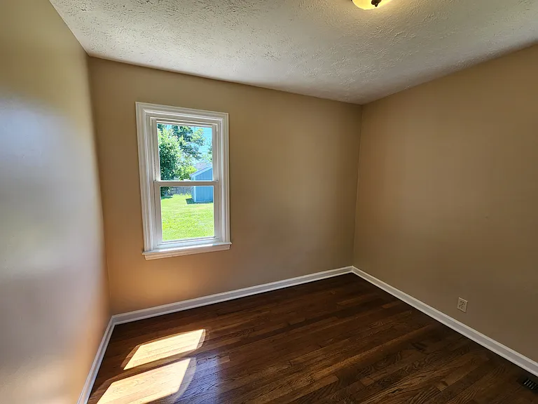 609 Michigan Ave — Photo 11