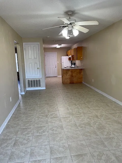 2 bed, 1.0 bath, 814 sqft, $1,250 — Photo 2