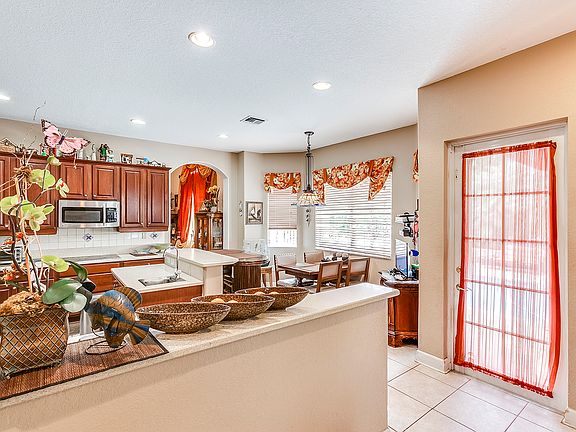 4th image of 6814 NW 113th Pl