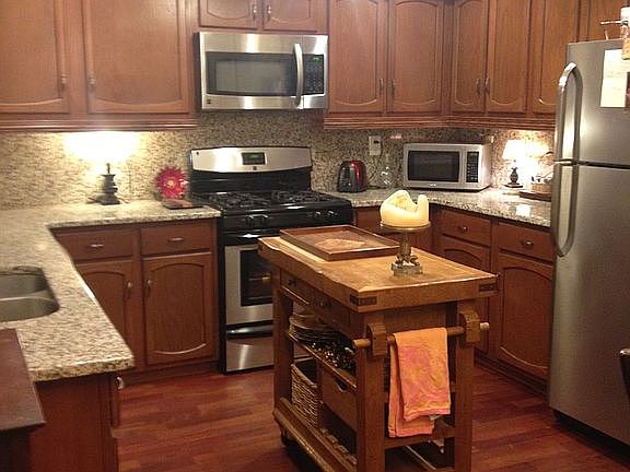 20ftx12ft Granite/SS kitchen