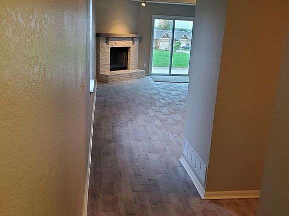 2nd image of 522 NE 6th St APT D