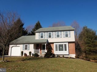 10 Tall Oaks Dr, Hockessin, DE 19707