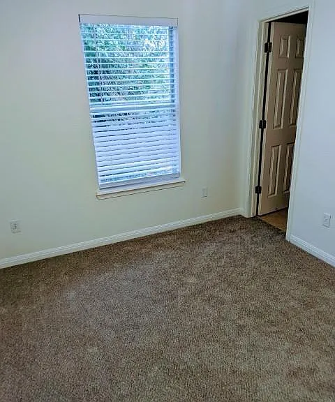519 W Hutchison St #C — Photo 10