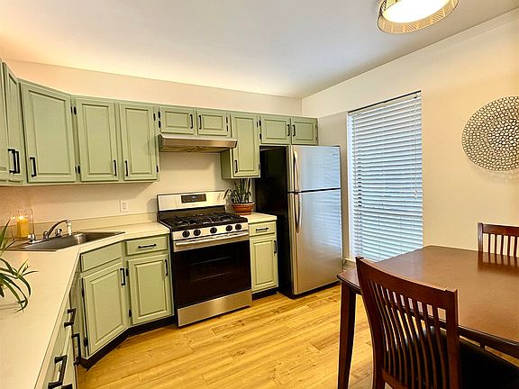 3rd image of 130 Middlesex Road