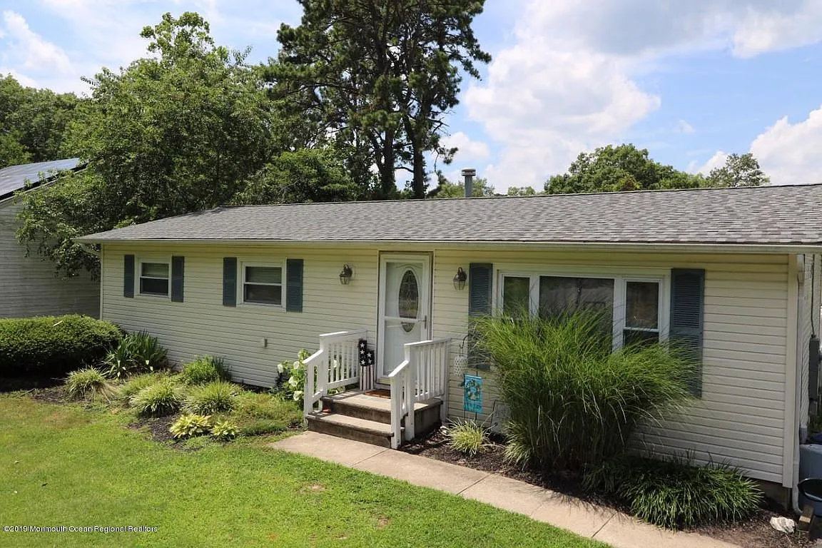 50 Flipper Ave photo 1