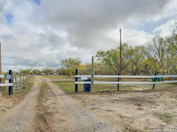4589 MICKEY RD, San Antonio, TX 78223