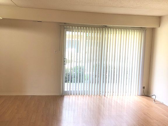 5th image of 924 Casey Ct APT 1