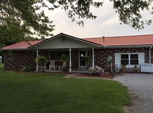 1022 W Robinson St, Wayne City, IL 62895