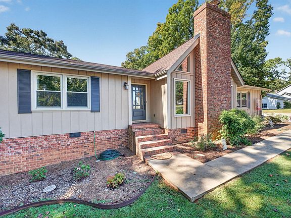 4th image of 378 Deerfield Dr