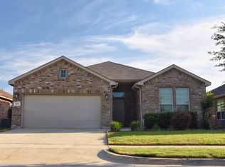 308 Red Fox Ln, Denton, TX 76210