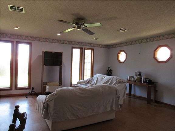 2nd image of 3021 39th St