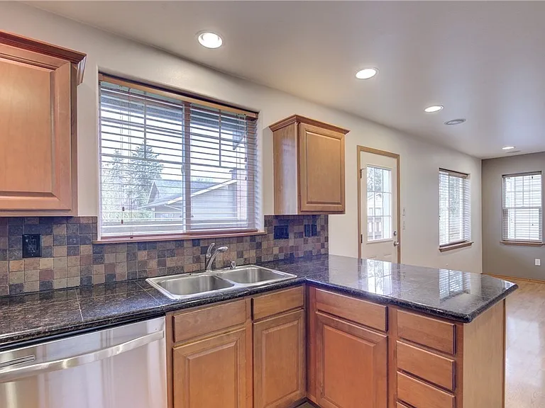 9909 3rd St NE — Photo 5