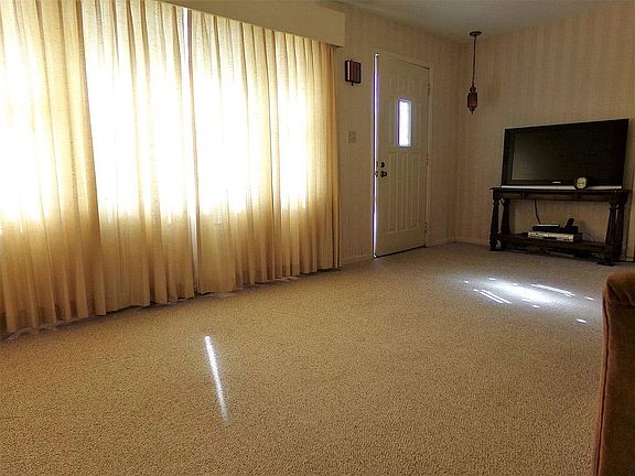 3rd image of 2340 W Evergreen Dr