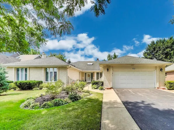 922 Wedgewood Dr, Glenview, IL 60025