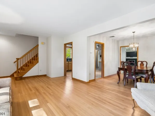 186 W Northfield Rd, Livingston Twp., NJ 07039