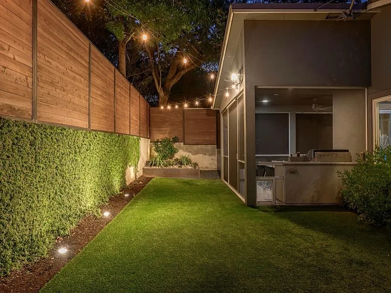 2109 W 12th St — Photo 28