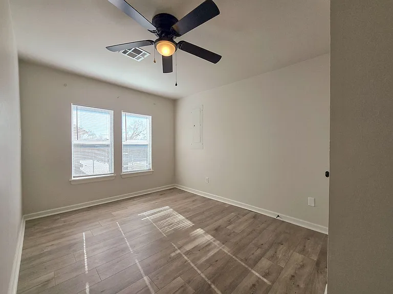 1224 N Market Ave — Photo 24