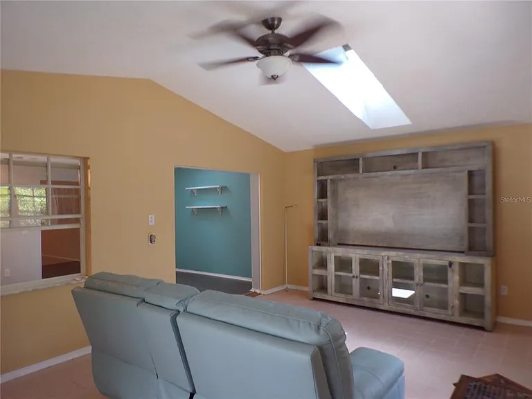 18407 Avon Ave — Photo 6