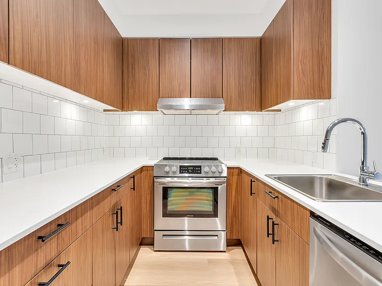 3455 Hastings St E — Photo 31