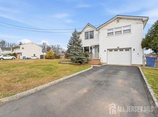 124 6th St, Middlesex, NJ 08846