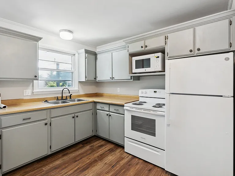 613 Hillsboro Rd #C28 — Photo 1