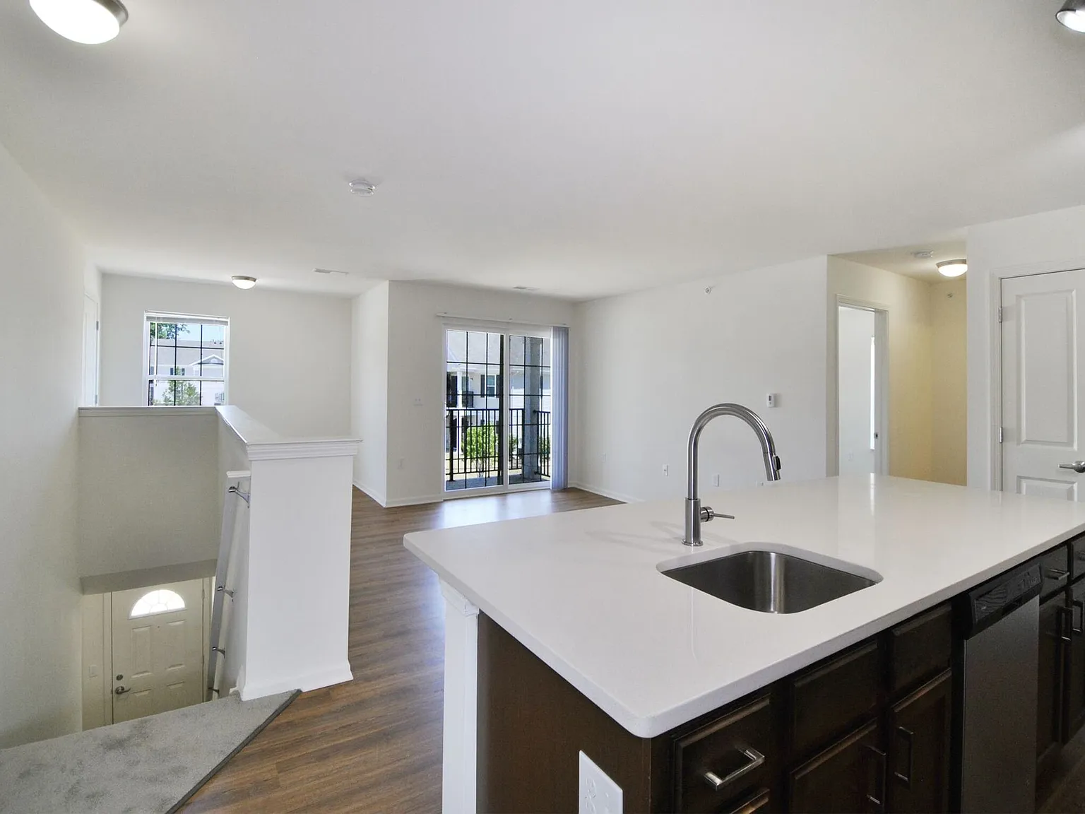 Lakeshore Village Apartments — Photo 2