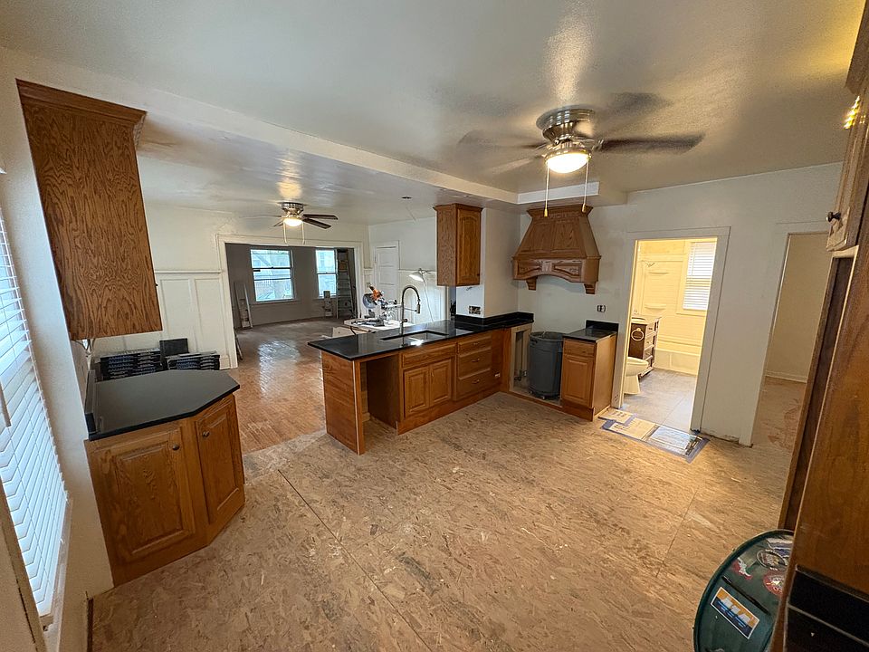 1st image of 1110 E Hamilton St #201
