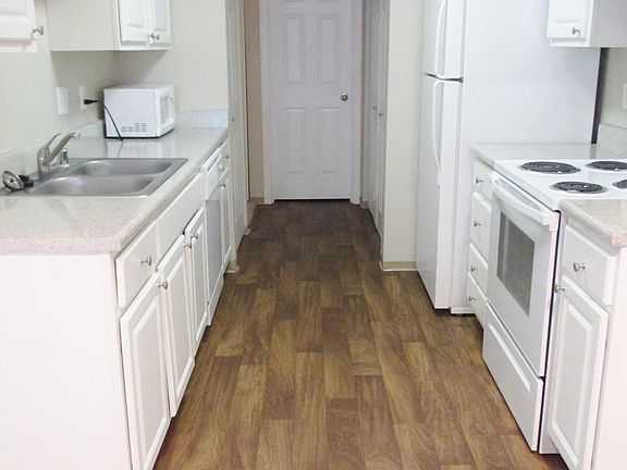 4th image of 2034 NW Bobwhite Ln APT 108
