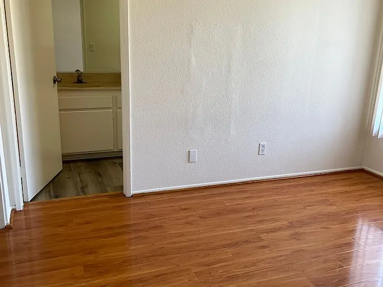 111 S Acacia Ave — Photo 27