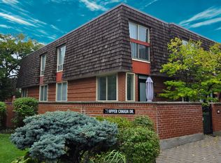 73 Upper Canada Dr #TOWNHOUSE 1, Toronto, ON M2P2A2