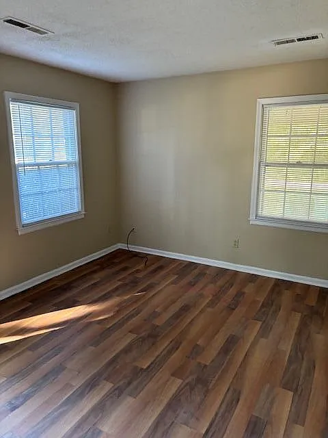 3 bed, 1.5 bath, 1150 sqft, $1,300 — Photo 3