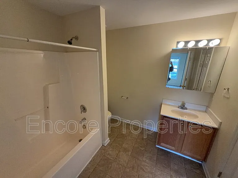 448 Anna St — Photo 12