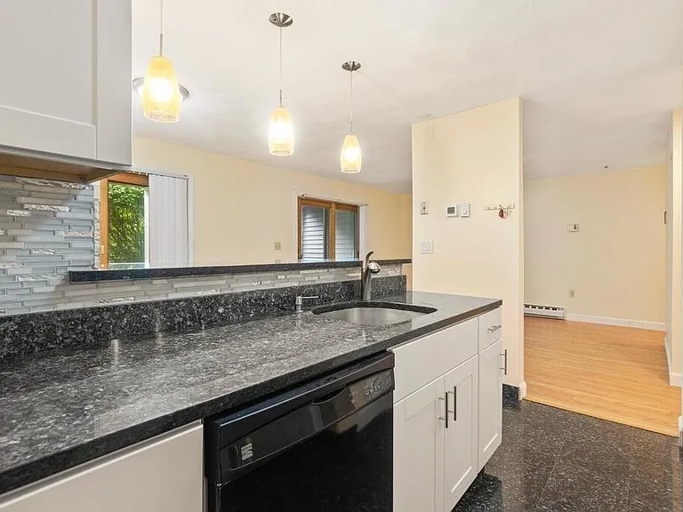 18 Leverett Ave #7 — Photo 5